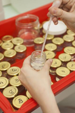 Formation continue, nettoyage des textiles, © Angèle Dequier, 2018